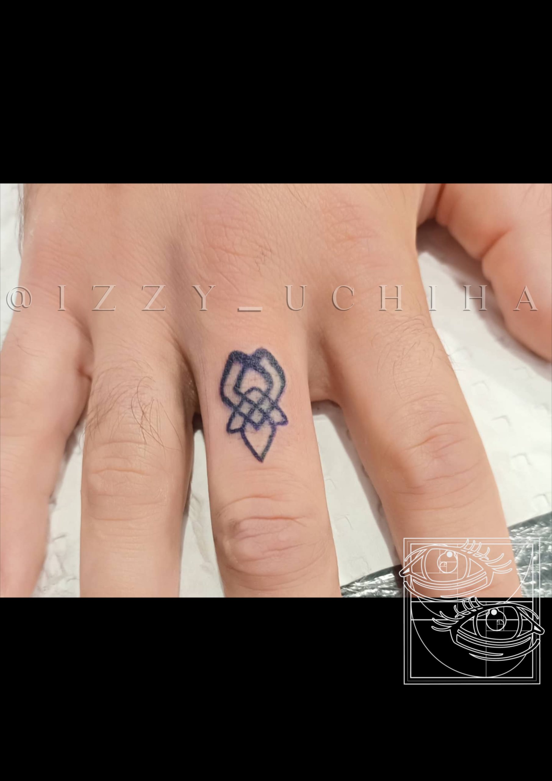 Izzy Uchiha - Finger Tattoo